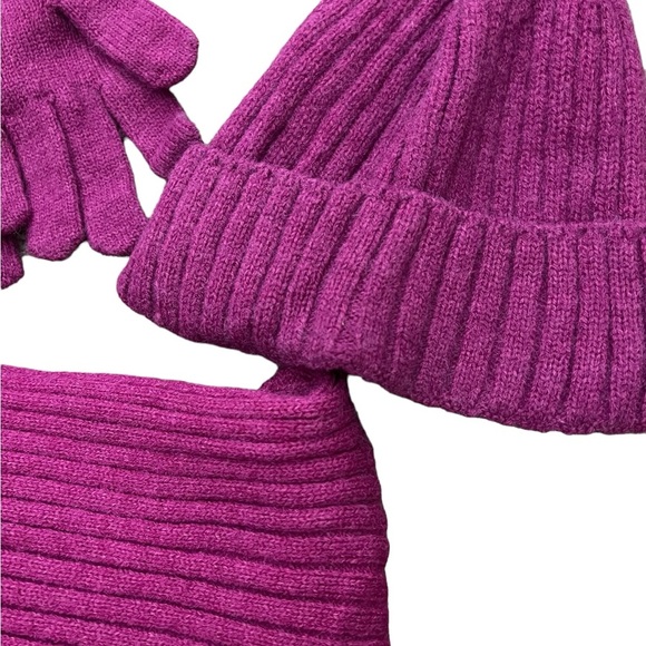 Zara | Like new Magenta ribbed knit hat/gloves/cowl set - Picture 8 of 8
